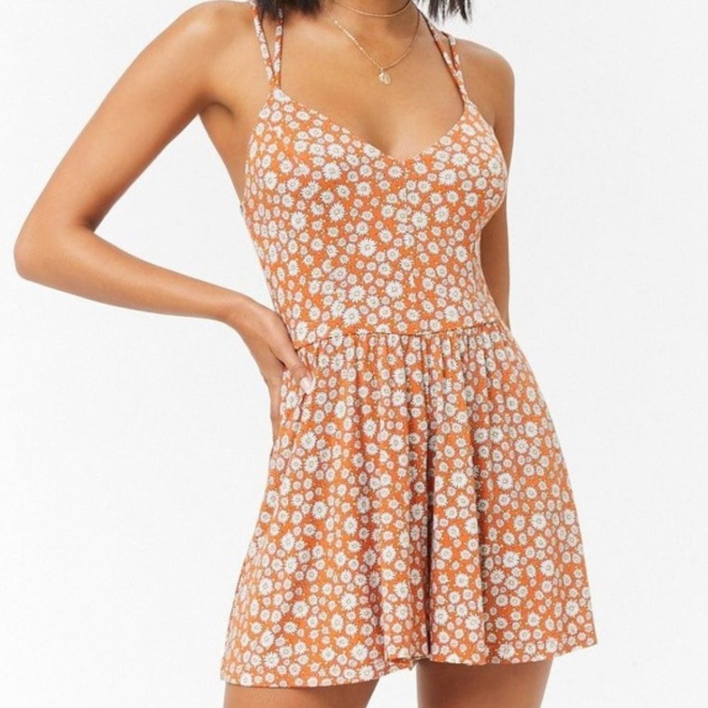 🍀Forever 21 Daisy Criss Cross Cami Romper